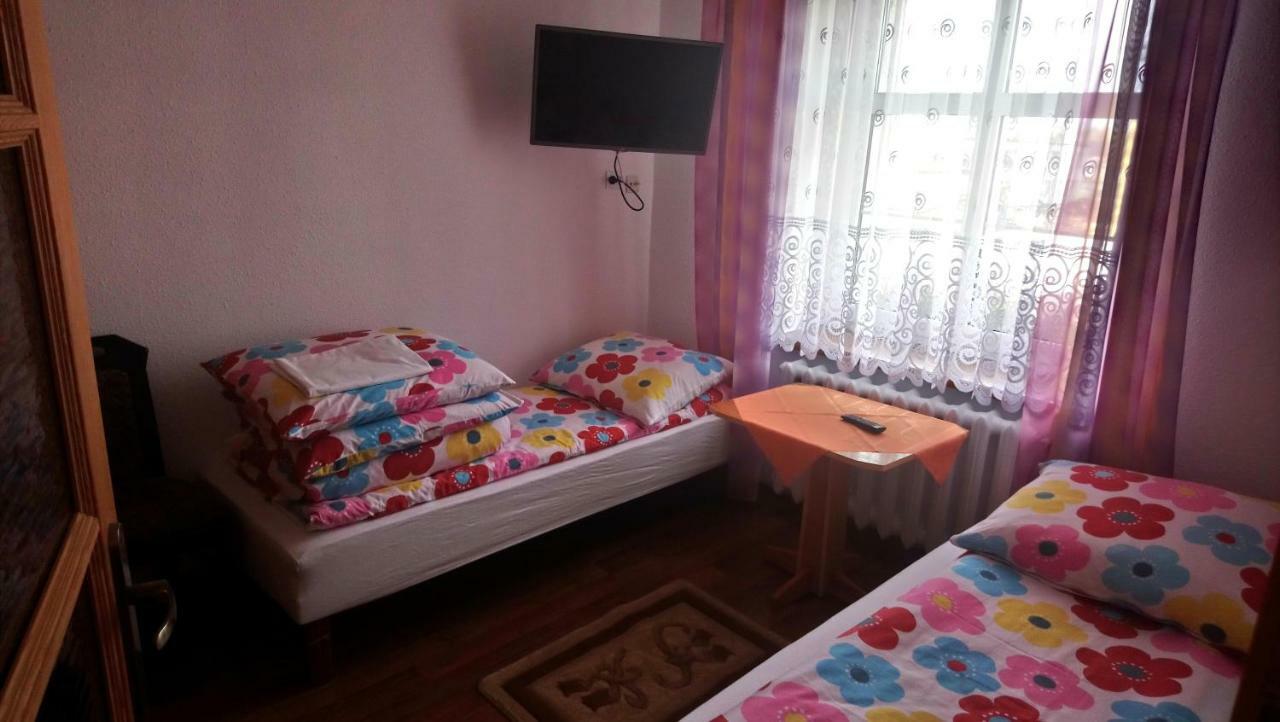 Pokoje Goscinne Straznica Jaroslawiec Bilik gambar